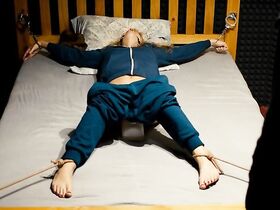 Сара Хронис голая – Безрассудная жизнь (2014) #14