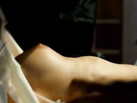 Сара Хронис голая – Безрассудная жизнь (2014) #3