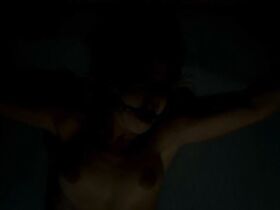 Сара Хронис голая – Безрассудная жизнь (2014) #9