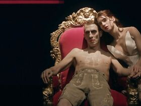 Изабелла Блисс голая, Скарлет Меллиш Уилсон секси, Ивонн Майоль секси – Последний Фауст (2019) #15