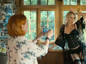 Ивана Хилкова секси, Луция Жачкова секси – Chlap na střídačku (2020) #13