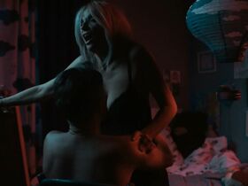 Ивана Хилкова секси, Луция Жачкова секси – Chlap na střídačku (2020) #25