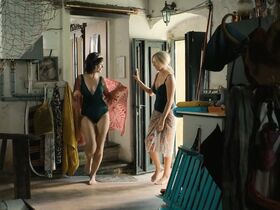 Ивана Хилкова секси, Луция Жачкова секси – Chlap na střídačku (2020) #37