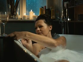 Ивана Хилкова секси, Луция Жачкова секси – Chlap na střídačku (2020) #6