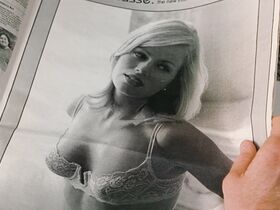 Кэтрин Кинер голая, Элизабет Беркли секси, Бриджит Уилсон голая – Настоящая блондинка (1997) #36