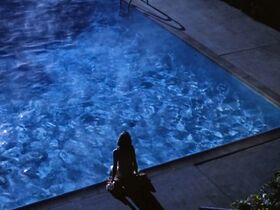 Мими Роджерс секси, Ребекка Армстронг голая – Скрывающийся в доме (1989) #3