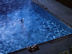 Мими Роджерс секси, Ребекка Армстронг голая – Скрывающийся в доме (1989) #4