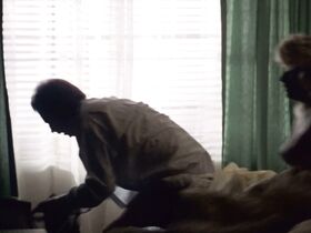 Мими Роджерс секси, Ребекка Армстронг голая – Скрывающийся в доме (1989) #6