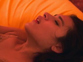 Карли Гевара секси – Оставленный позади сад (2019) #6