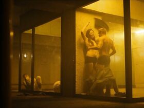 Кристина Поли голая, Юлия Волкова голая, Мария Куликова голая – Игра на выживание s01e06-07 (2020) #10