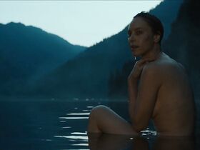 Кристина Поли голая, Юлия Волкова голая, Мария Куликова голая – Игра на выживание s01e06-07 (2020) #16