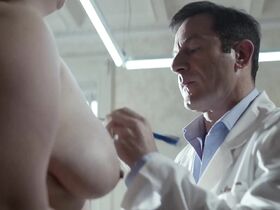 Кира Джонсон голая – Тёмное зеркало (2018) #11