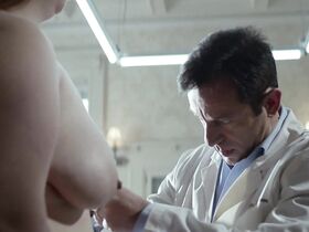 Кира Джонсон голая – Тёмное зеркало (2018) #15