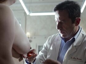 Кира Джонсон голая – Тёмное зеркало (2018) #18