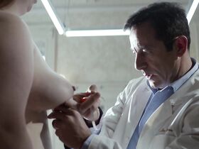 Кира Джонсон голая – Тёмное зеркало (2018) #19