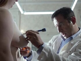 Кира Джонсон голая – Тёмное зеркало (2018) #22