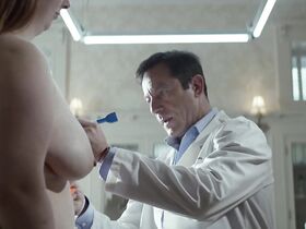 Кира Джонсон голая – Тёмное зеркало (2018) #26