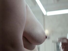 Кира Джонсон голая – Тёмное зеркало (2018) #4