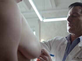 Кира Джонсон голая – Тёмное зеркало (2018) #8