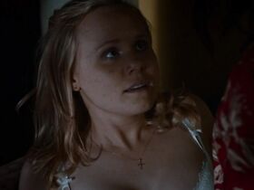 Флориана Лима секси, Элисон Пилл секси – Семья s01e06 (2016) #5