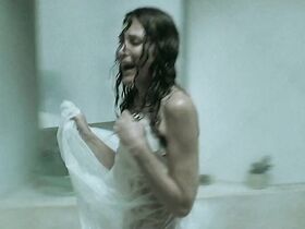 Лоранс Арне голая – Уикенд (2005) #3