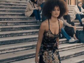 Эларика Джонсон секси – Открытие ведьм s01e02-07 (2018) #4