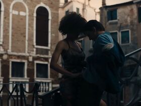 Эларика Джонсон секси – Открытие ведьм s01e02-07 (2018) #6