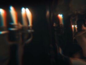 Эларика Джонсон секси – Открытие ведьм s01e02-07 (2018) #8