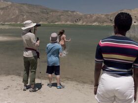 Джульетт Льюис голая – Кемпинг s01E01 (2018) #1