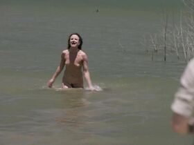 Джульетт Льюис голая – Кемпинг s01E01 (2018) #4