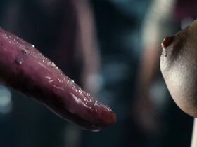 Жаклин Ловелл голая, Александрия Куинн голая – Глава Семейства (1996) #15