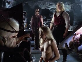 Жаклин Ловелл голая, Александрия Куинн голая – Глава Семейства (1996) #17