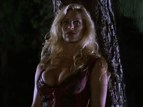 Жаклин Ловелл голая, Александрия Куинн голая – Глава Семейства (1996) #6