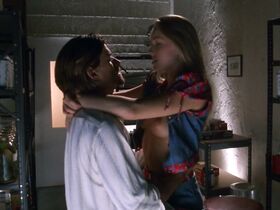 Жаклин Ловелл голая, Александрия Куинн голая – Глава Семейства (1996) #9