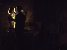 Ольга Зуева секси – На районе (2018)