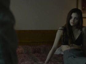 Индиа Айсли голая – Тёмное зеркало (2018) #13