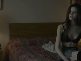 Индиа Айсли голая – Тёмное зеркало (2018) #14