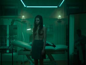 Индиа Айсли голая – Тёмное зеркало (2018) #17