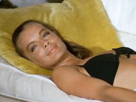 Роми Шнайдер голая – Бассейн (1969) #13