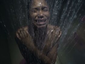 Шэрон Оджа голая, Омовуми Дада голая – Журналистка (2019) #14