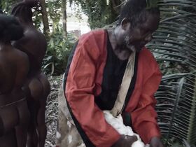 Шэрон Оджа голая, Омовуми Дада голая – Журналистка (2019) #18