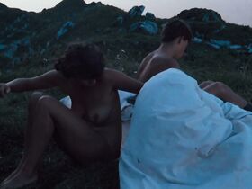 Йоханна Лир голая – Горные огни (1985)