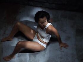 Н’Буш Райт секси, ЛизаРэй МакКой-Мисик секси – Клеймо гражданина (2002)