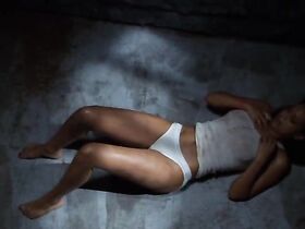 Н’Буш Райт секси, ЛизаРэй МакКой-Мисик секси – Клеймо гражданина (2002) #4