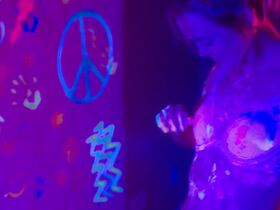 Изабель Честер голая, Ясмин Ли голая, Наташа Бласик секси – Любит, не любит (2019) #2