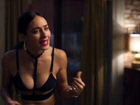 Эсмеральда Пиментел секси – Побудь отцом (2020)