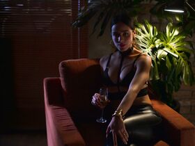 Эсмеральда Пиментел секси – Побудь отцом (2020) #2