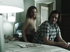 Джуди Грир голая – Шучу s01e08 (2018) #14