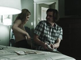 Джуди Грир голая – Шучу s01e08 (2018) #18