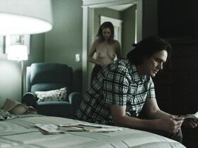 Джуди Грир голая – Шучу s01e08 (2018) #5